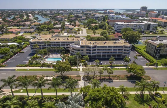 馬可海灘度假套房酒店