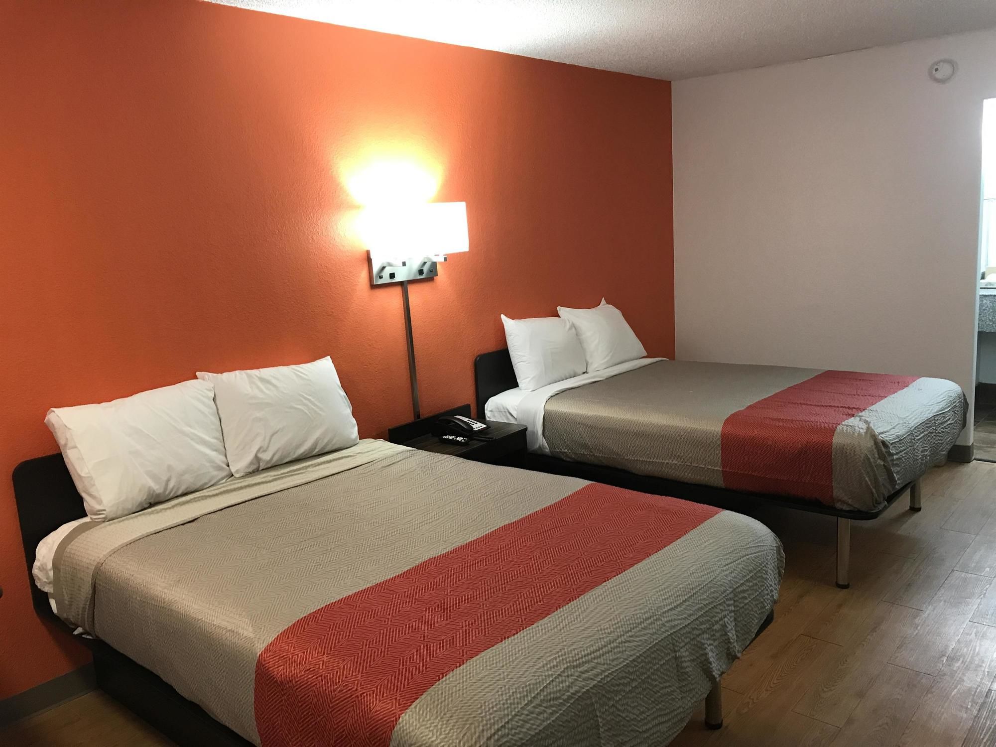 Motel 6 Bryan, TX - University Area