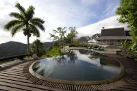Strawberry Hill - Swimmingpools