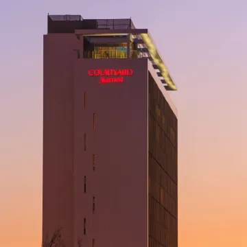 Courtyard by Marriott Santiago Las Condes Отели рядом с достопримечательностью «Витакура»
