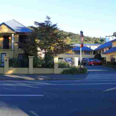 Alhambra Oaks Motor Lodge Hotel Exterior