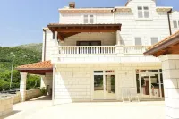 Apartments Mondo