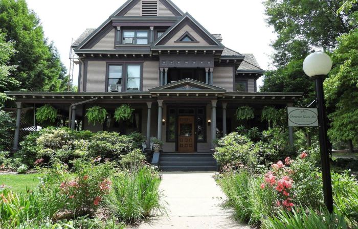 Champaign Garden Inn