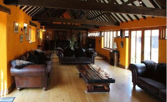 Courtyard Barn - Housity