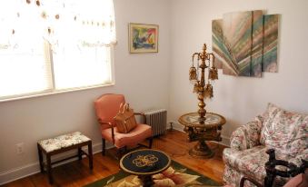 Delz Bed & Breakfast - Housity