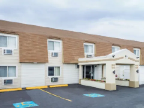 Super 8 by Wyndham Bangor バンガーのホテル