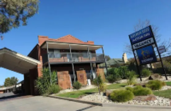 Golden Reef Motor Inn