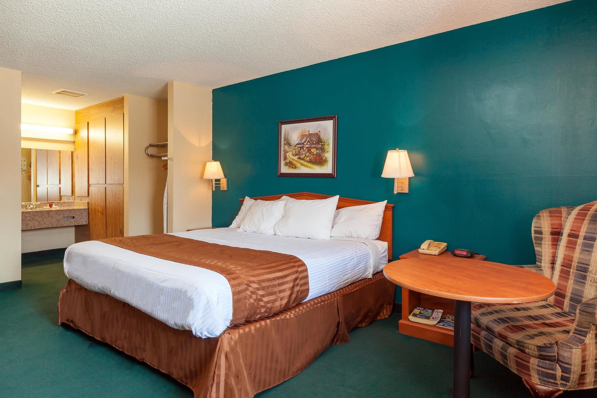 Americas Best Value Inn & Suites Bakersfield Central