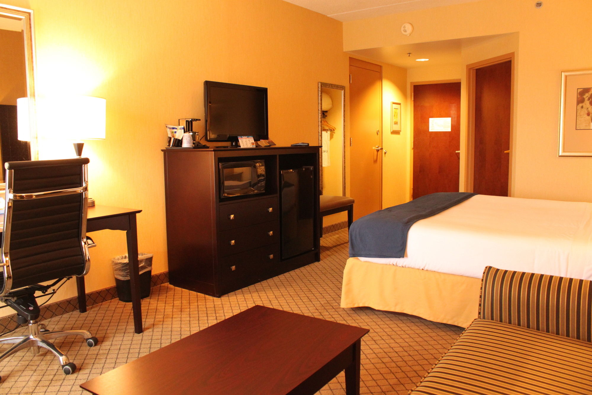 Holiday Inn Express Lewisburg - New Columbia, an Ihg Hotel