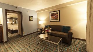fifth-season-inn-and-suites