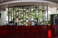Ibis Styles Jakarta Airport - Quầy bar