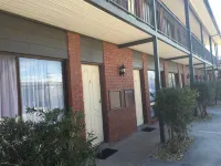 Ploughmans Motor Inn فنادق في هورشام