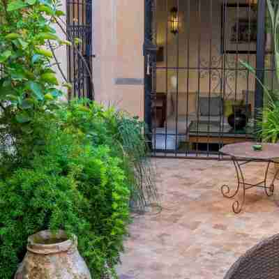 Karawan Riad Hotel Exterior