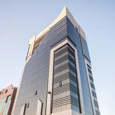 EXECUTIVE SUITES Отели рядом с достопримечательностью «Стадион «Аль-Нахайян»»
