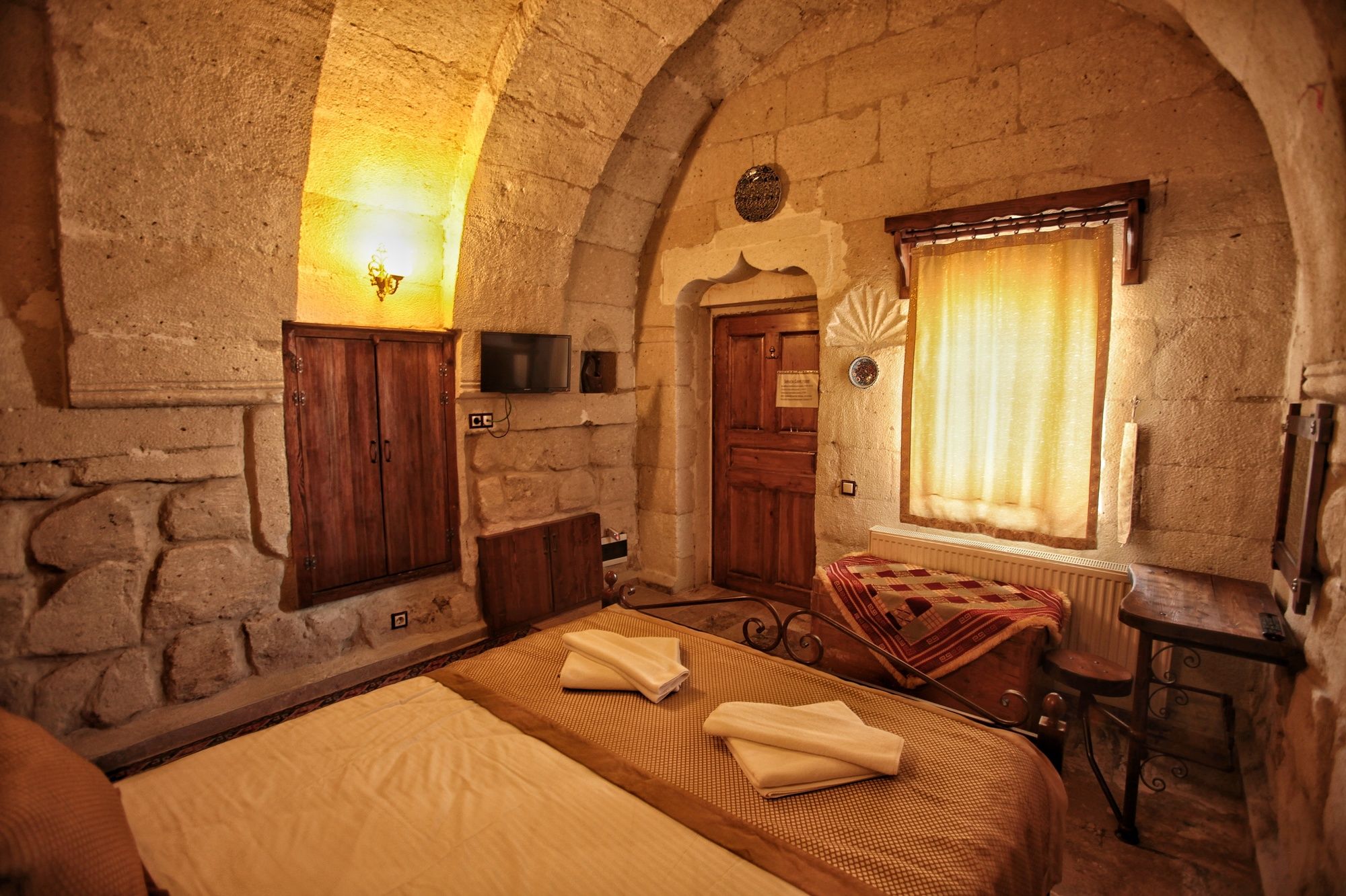 Emit Cave Hotel