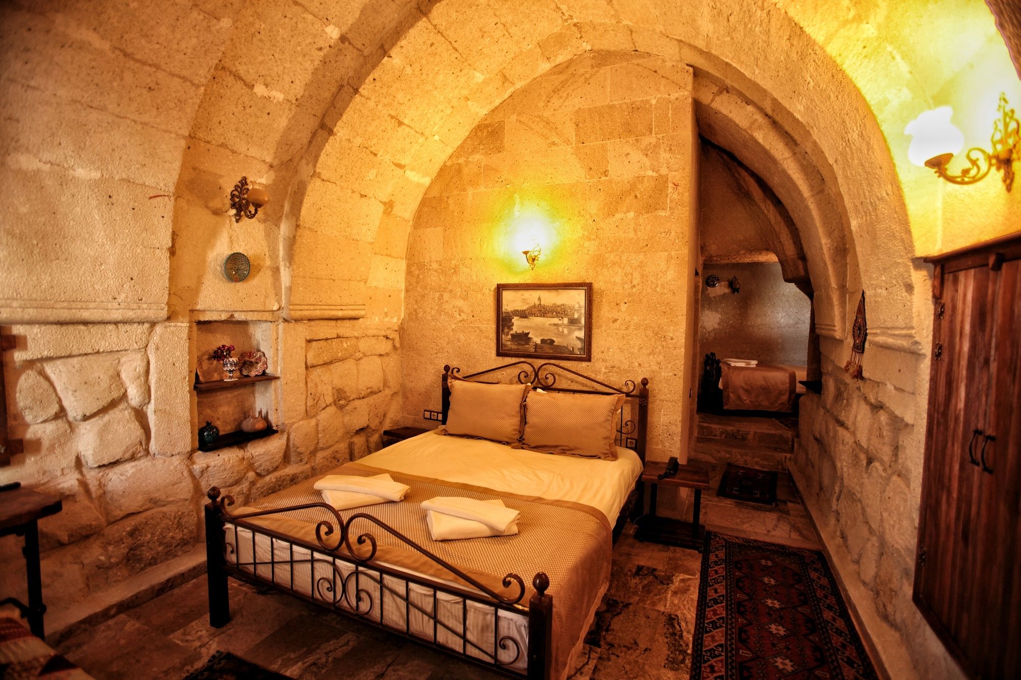 Emit Cave Hotel