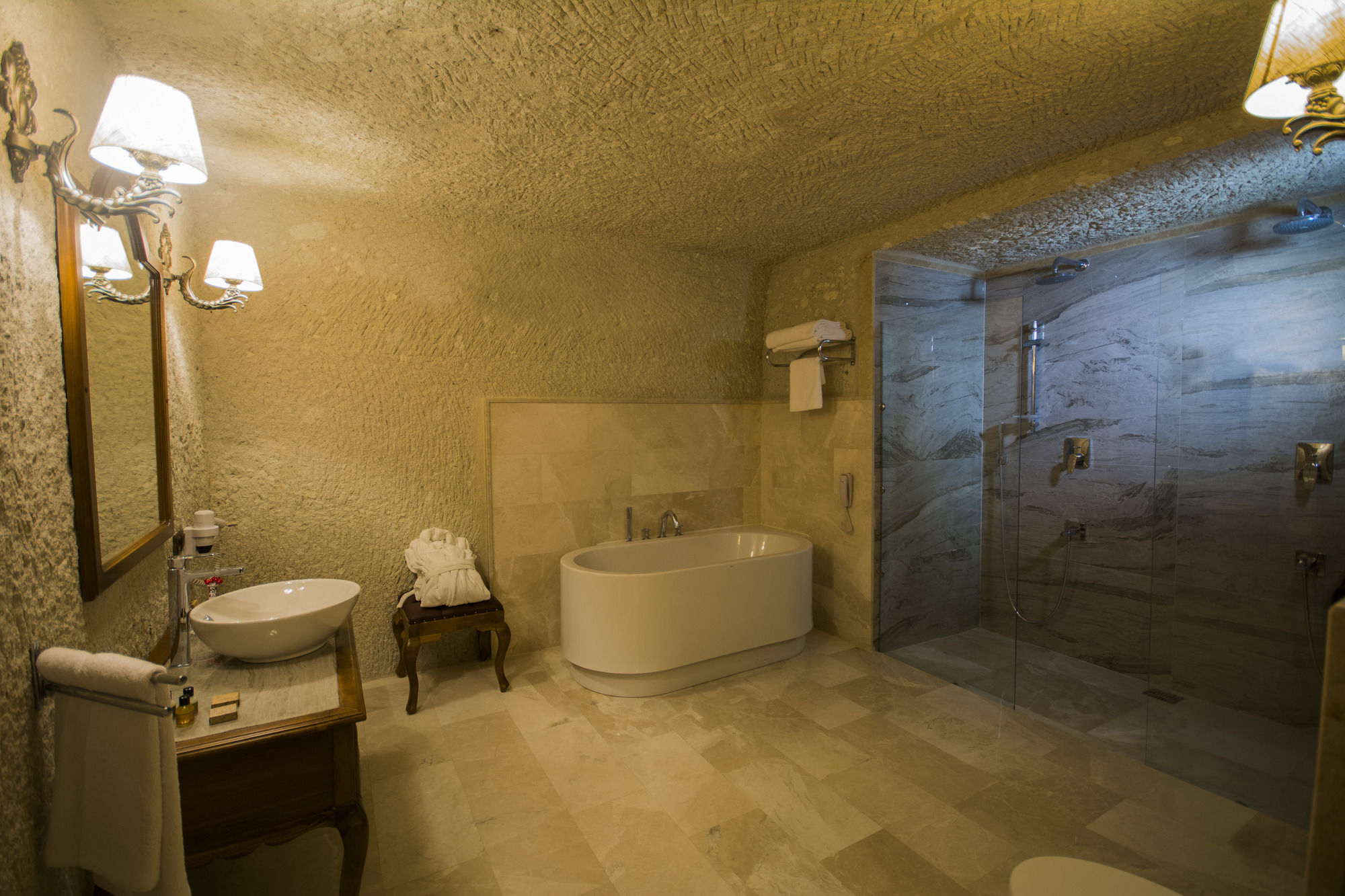 Artemis Cave Suites