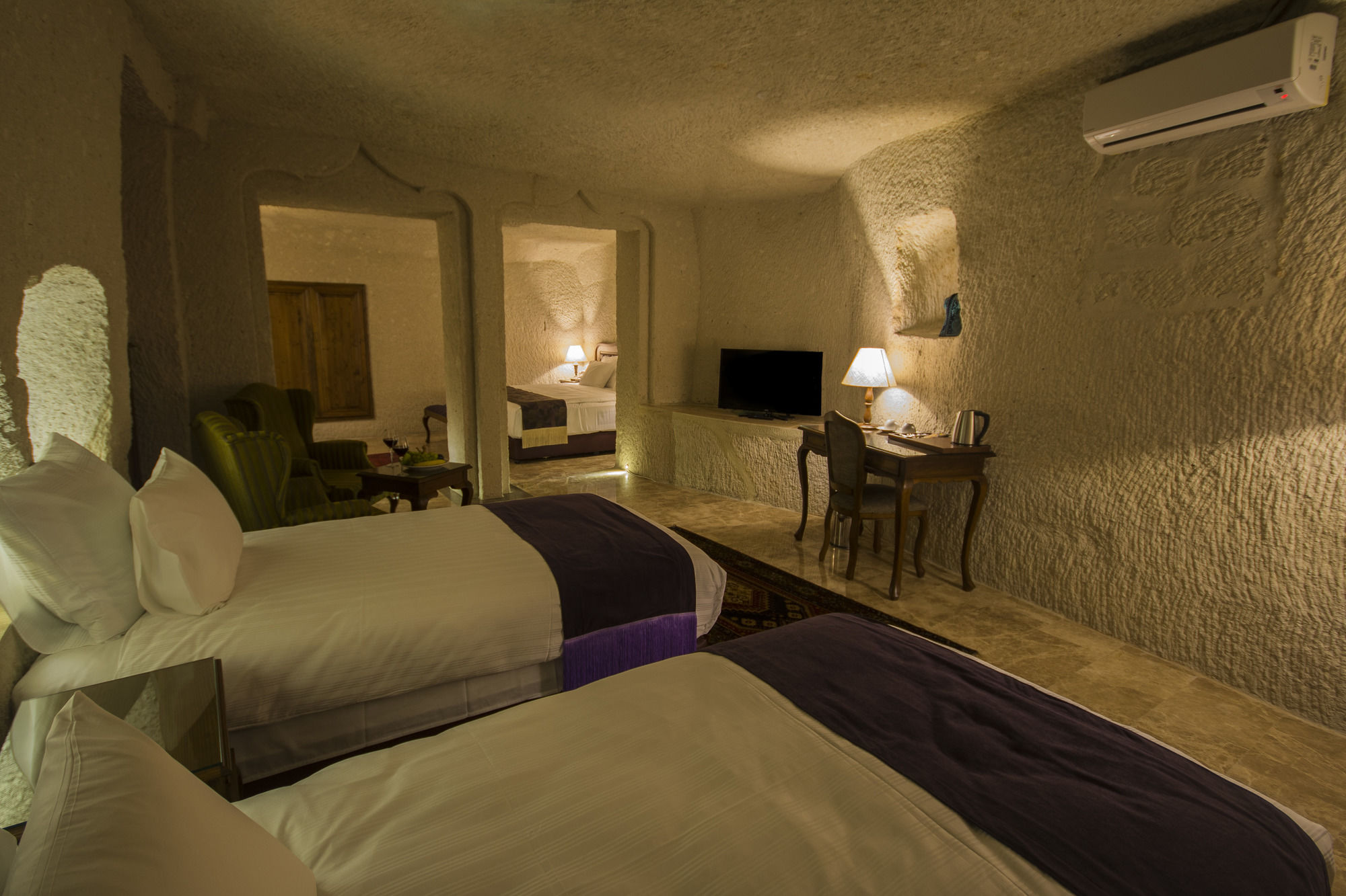 Artemis Cave Suites