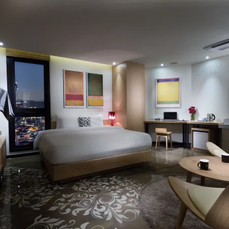 Hotel Sienna Отели рядом с достопримечательностью «Стадион Пхаджу»