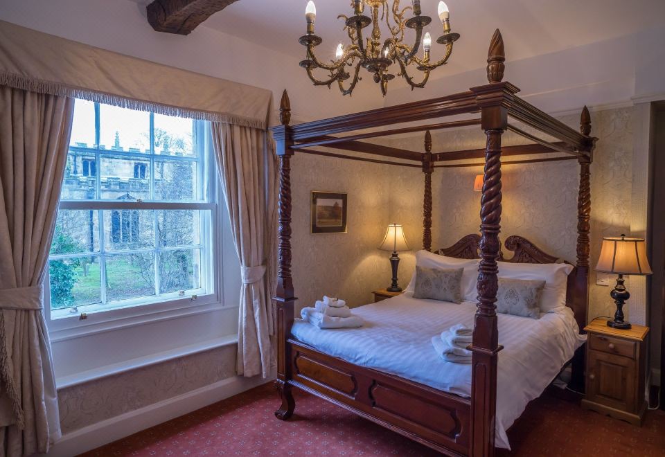 4. 더 올드 홀 호..