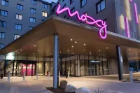 Moxy London Heathrow Airport