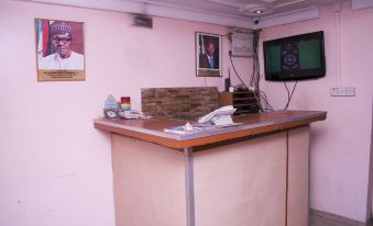 Maxton Suites Magodo