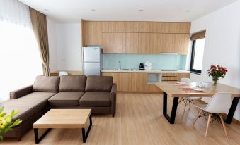 Quiet Hoang Quoc Viet Hotel & Apartment