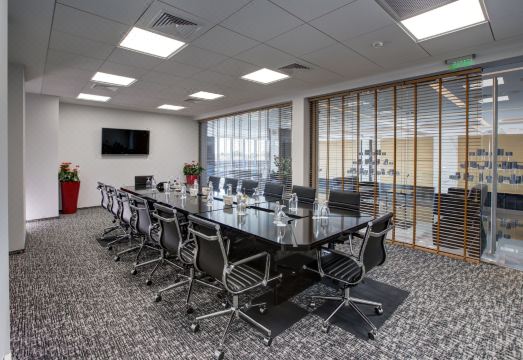 호텔 메리트 그랜드 모스타의 아름다운 실내 수영장