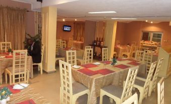 Excellence Hotel - Housity