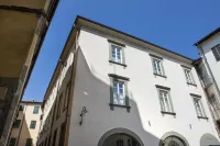 Palazzo Dipinto Các khách sạn gần Parrocchia Di Gattaiola
