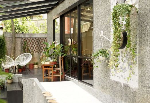 Cafe HotelHotel Overview