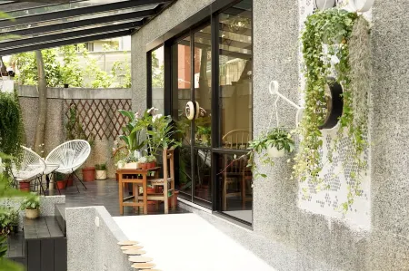 Nihao Cafe Hotel
