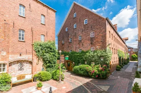 Romantik Hotel Reichshof Отели в г. Лецдорф