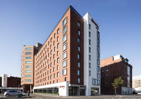 Hampton by Hilton Belfast City Centre Отели рядом с достопримечательностью «Lagan Weir»