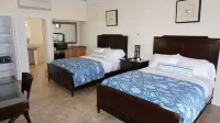 Spanish Wells Yacht Haven Hotels near Black in Blue Charters