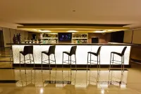 馬尼拉中央温德姆華美達酒店 - 酒吧