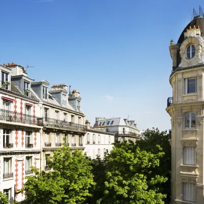 Mont Dore Hotel - Paris Batignolles โรงแรมใกล้โรงอุปรากรปาแลการ์นีเย