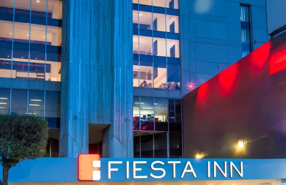 特拉爾內潘特拉嘉年華旅館