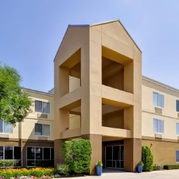 Fairfield Inn & Suites Dallas Medical/Market Center Отели рядом с Аэропорт Лав-Филд