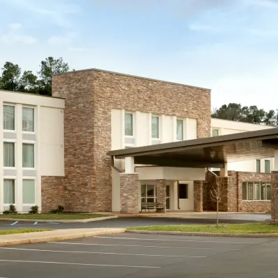 Holiday Inn Express WILLIAMSBRG BUSCH GARDENS AREA by IHG Hotels near Colonial Williamsburg