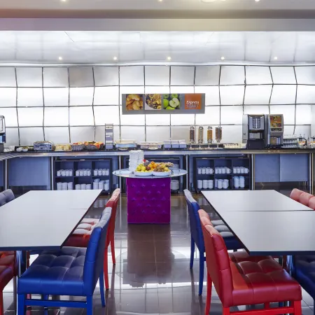 Holiday Inn Express LISBON - ALFRAGIDE by IHG