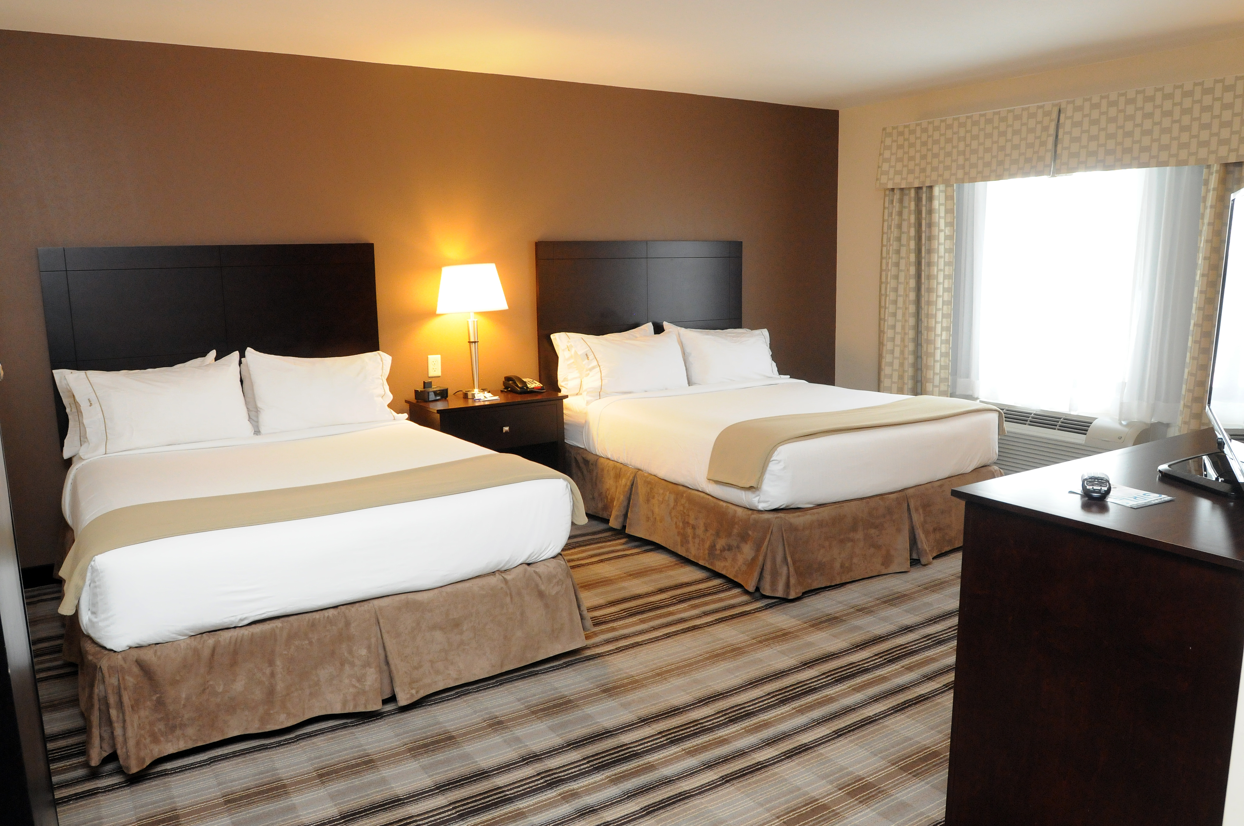 Holiday Inn Express & Suites Cambridge, an Ihg Hotel