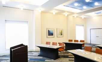 Holiday Inn Express & Suites Louisville Downtown