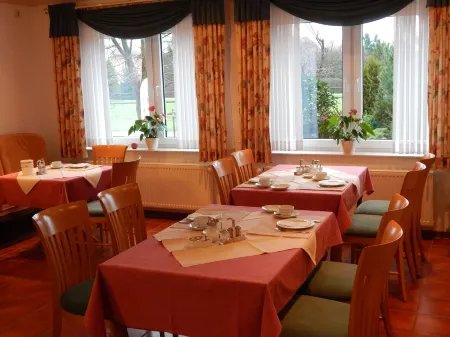 Hotel Garni Haaster Krug Otte Отели в г. Эмстек