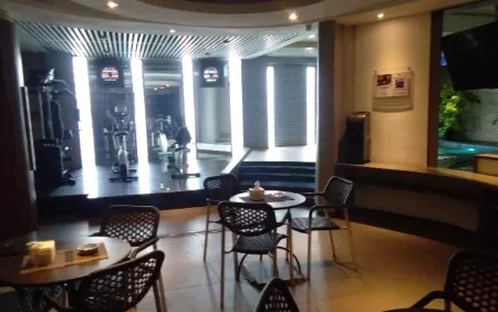 Octopuss Wellness Hotel & Spa Отели рядом с Аэропорт Султан Таха Сярифадн