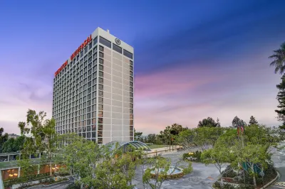 Sheraton Universal Отели рядом с достопримечательностью «UCLA Meteorite Gallery»
