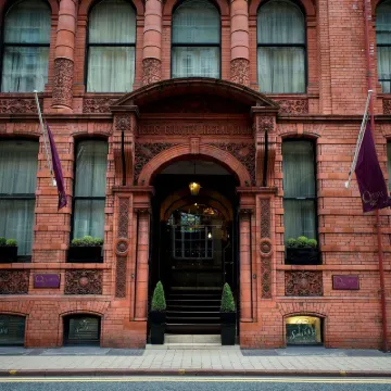 Quebecs Hotels near Leeds Art Gallery