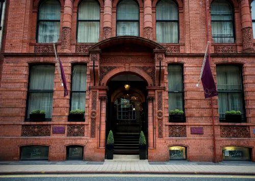 Quebecs Hotels in Leeds