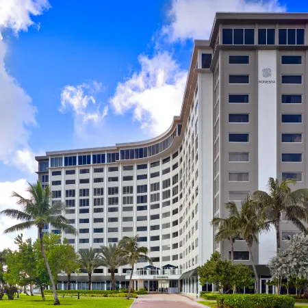Sonesta Fort Lauderdale Beach Отели рядом с достопримечательностью «Боннет Хаус Музеум & Гарденс»