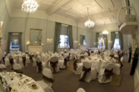 The Bell Hotel Отели в г. 